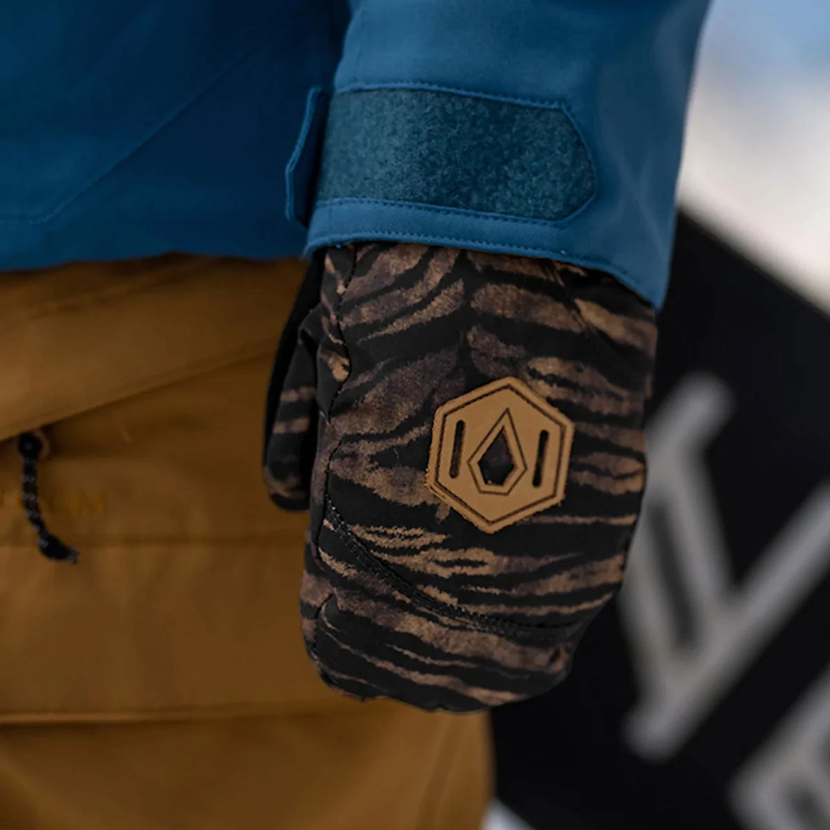 Volcom Womens Bistro Mitt Snowboard Gloves - Tiger Print 5 Volcom Womens Bistro Mitt Snowboard Gloves - Tiger Print - Image 3