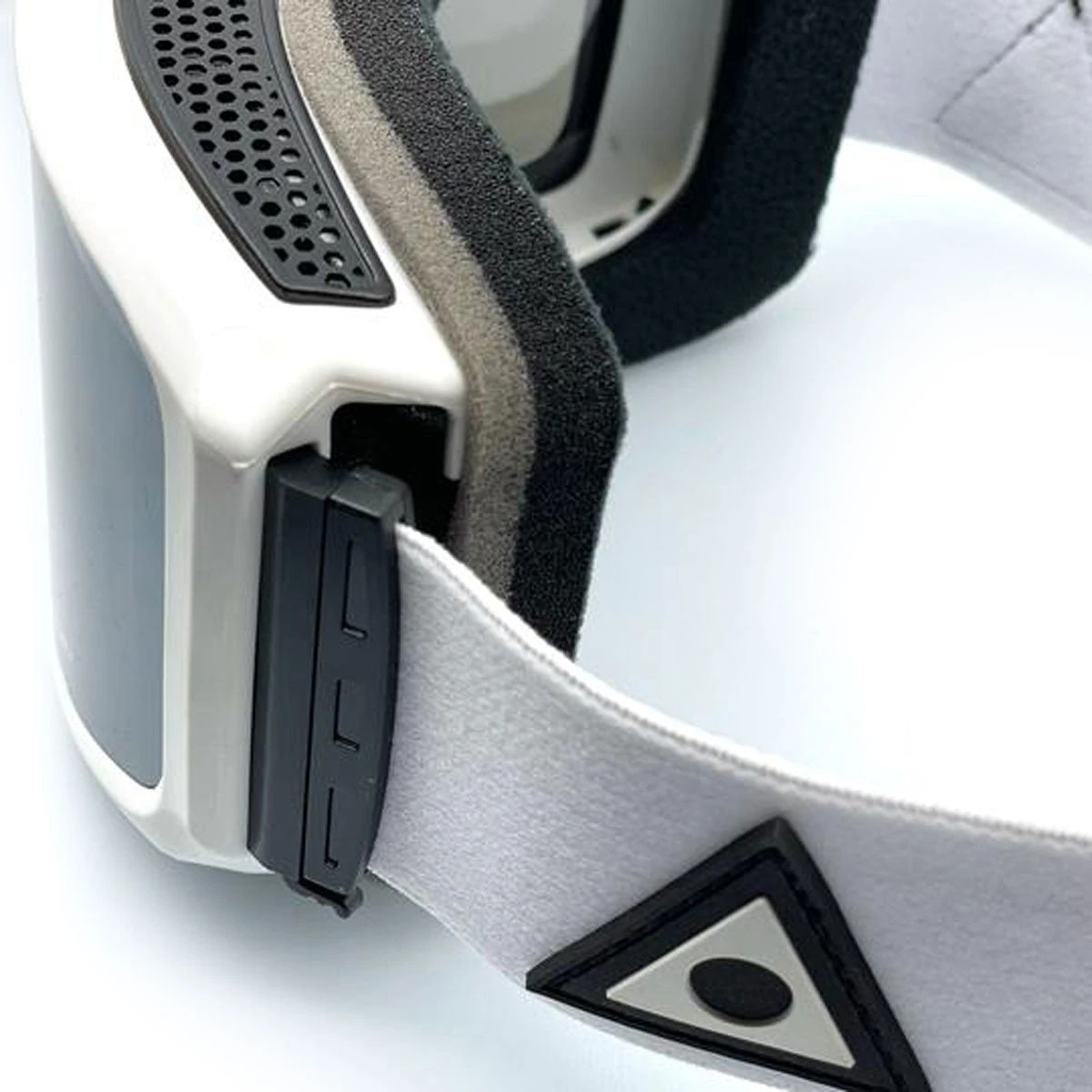 Ashbury Arrow White Triangle Snowboard Goggles - Silver Mirror/Yellow Spare 4 Ashbury Arrow White Triangle Snowboard Goggles - Silver Mirror/Yellow Spare - Image 2